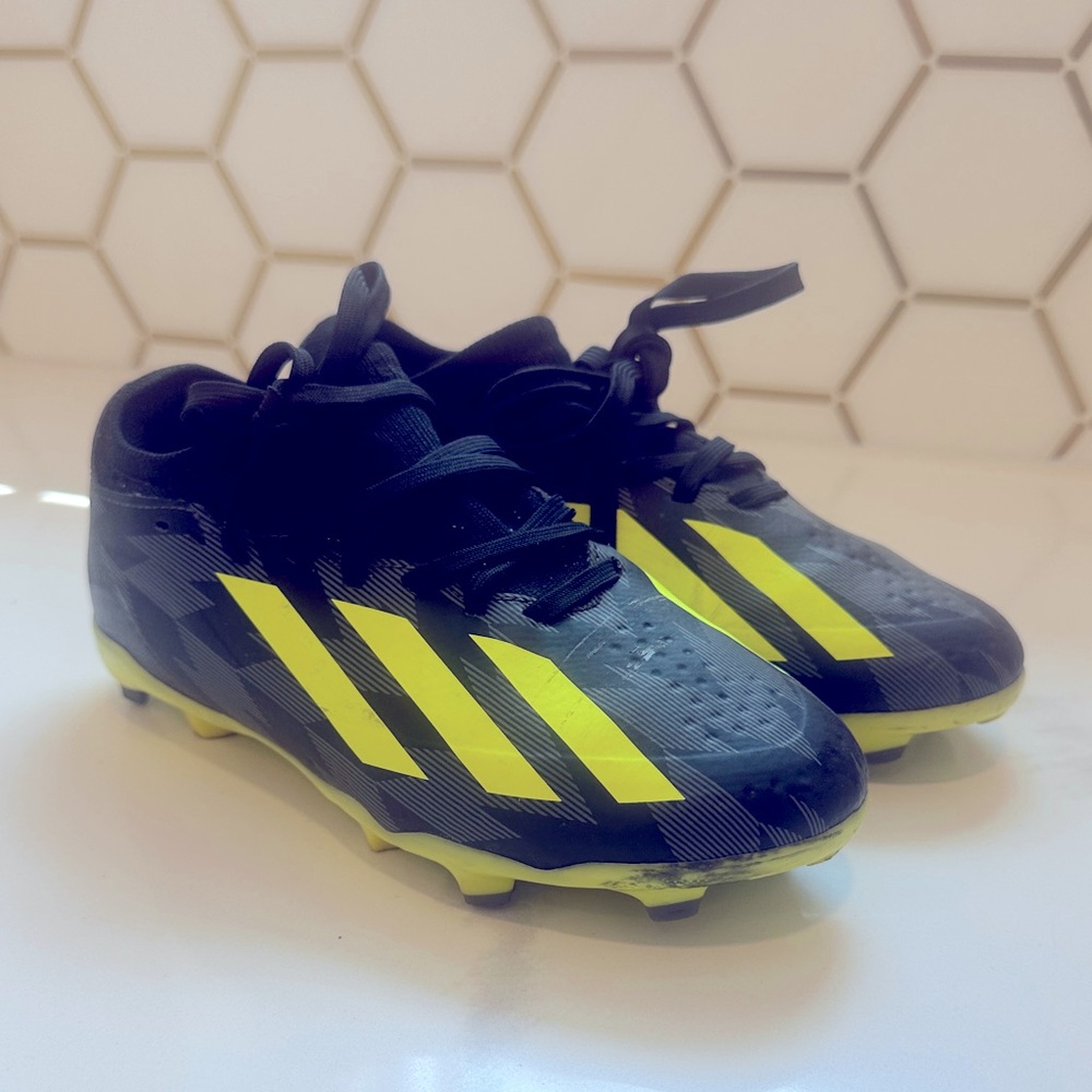 Soccer cleats - Black and Yellow size 1 1/2